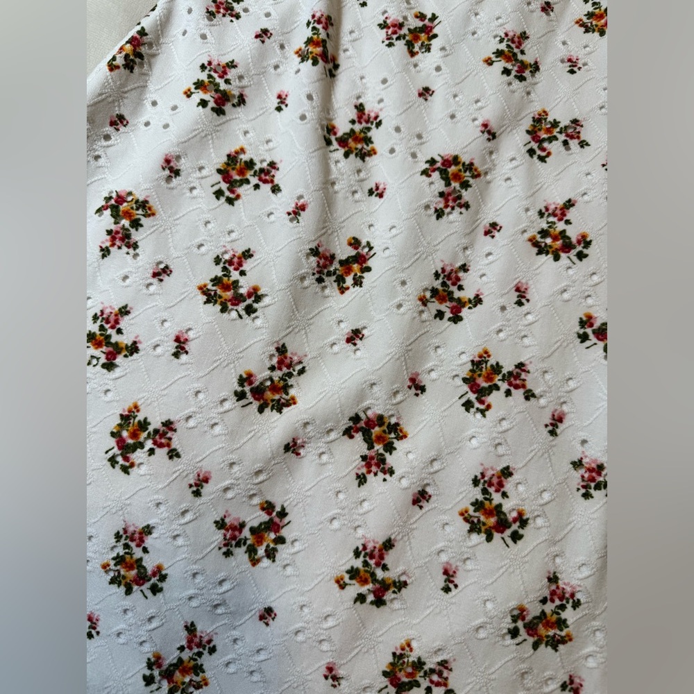 XS Windsor Feeling Sweet And Stylish Eyelet Mini Dress - White Floral - Picture 9 of 9